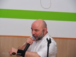 Mit Musik zur Menschlichkeit-VinziRast 8.03.2025